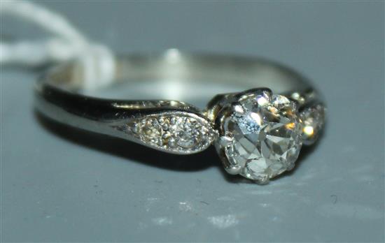 Solitaire diamond ring(-)